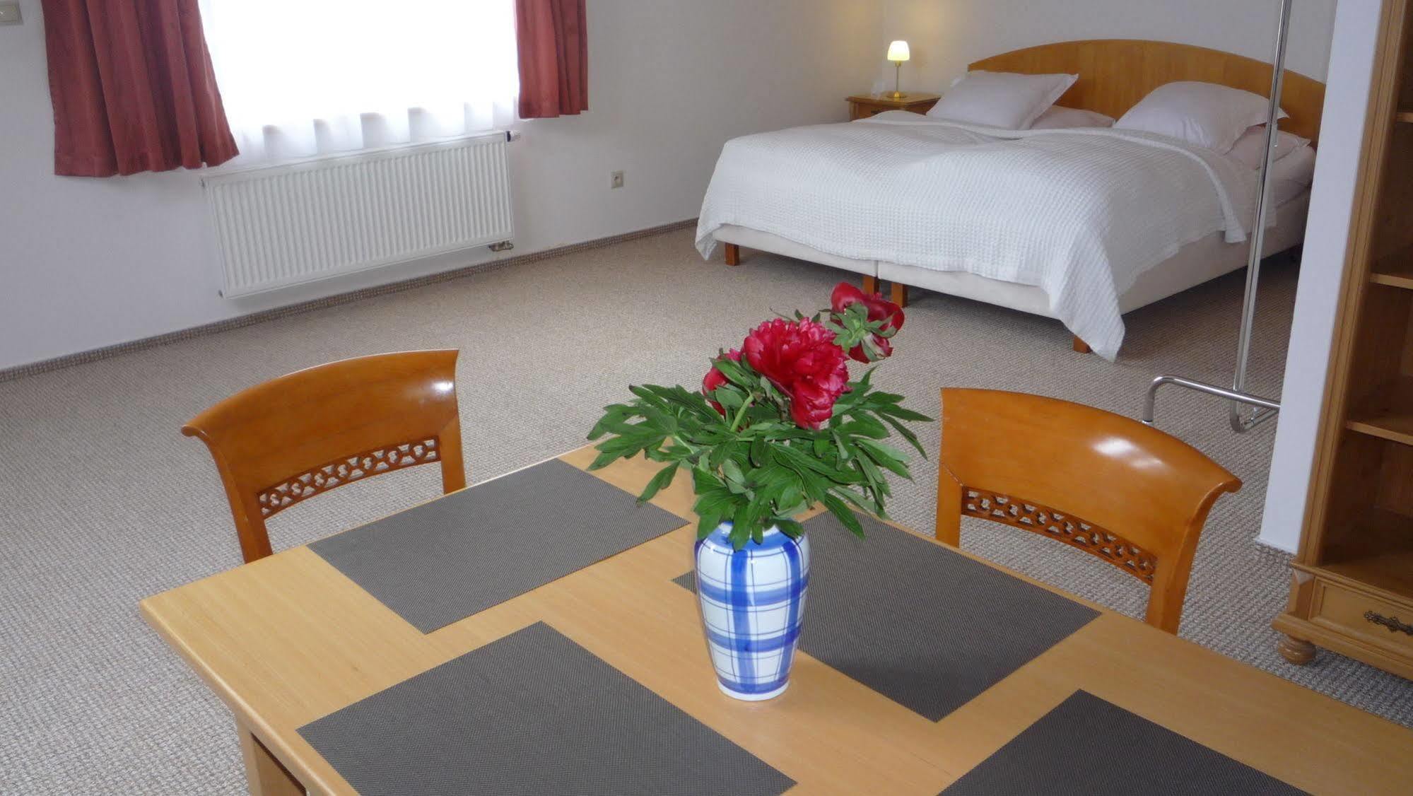 Apartmany Graf Chýně Exterior foto
